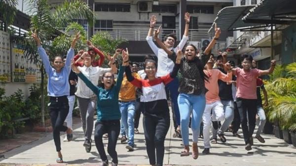 ICSE ISC रिजल्ट 2026: 99% से ज्यादा छात्र पास, लड़कियों ने मारी बाजी